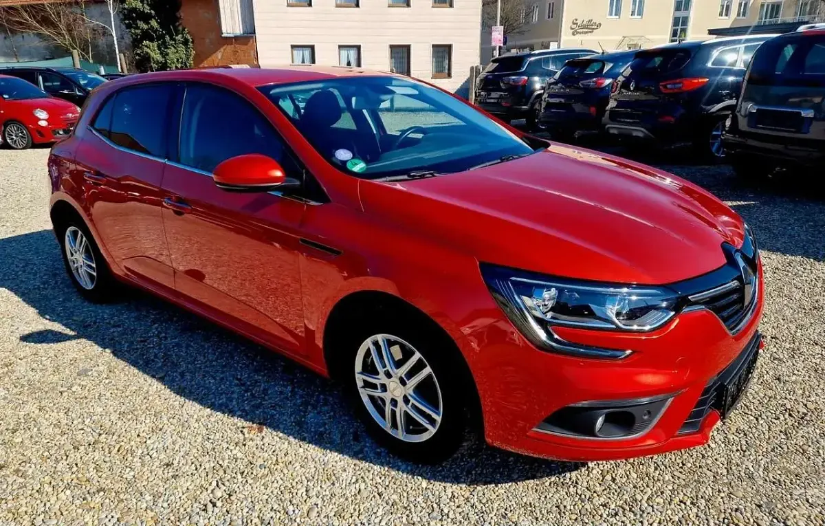 Gebraucht Renault Mégane Life 116 PS (85 kW) 2019 Rot Limousine