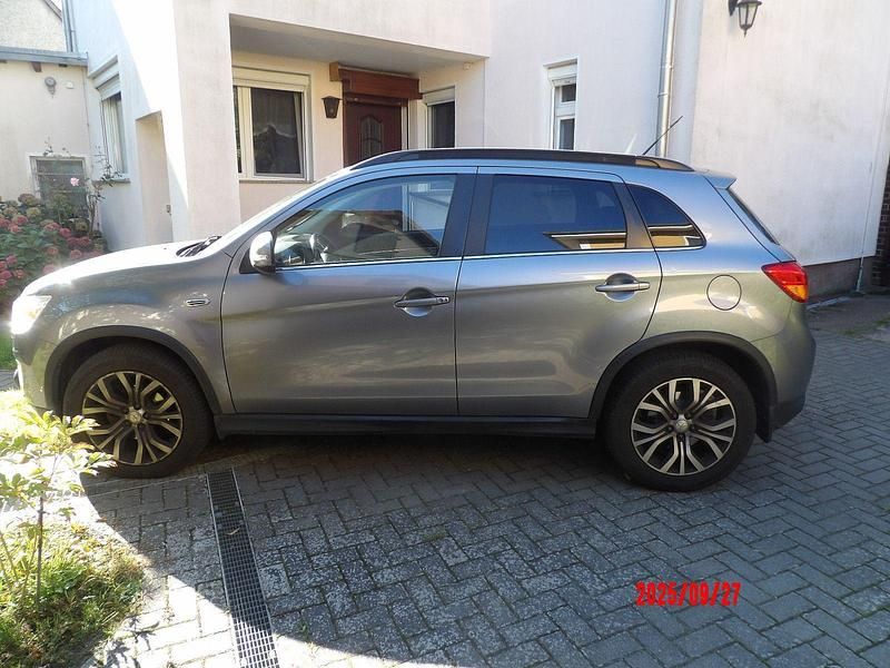 Grau Gebraucht 2016 Mitsubishi ASX SUV | 8.000 € (Superpreis) - Bild 1/4