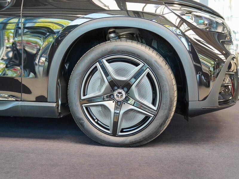 Gebraucht Mercedes EQE500 AMG 300 kW (408 PS) 2024 Obsidianschwarz SUV
