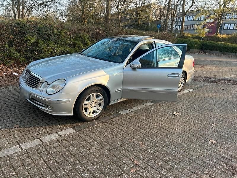 Gebraucht Mercedes E240 177 PS (130 kW) 2003 Silber Limousine