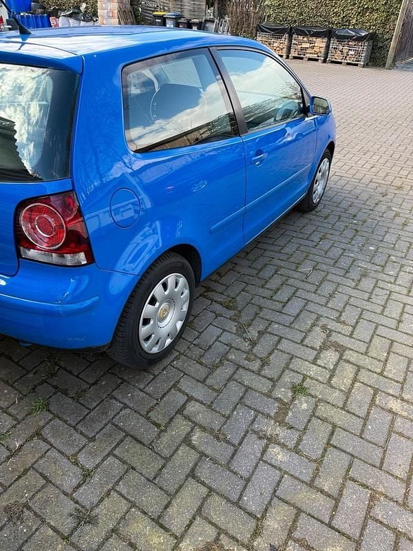 Gebraucht VW Polo 64 PS (47 kW) 2006 Blau Kleinwagen