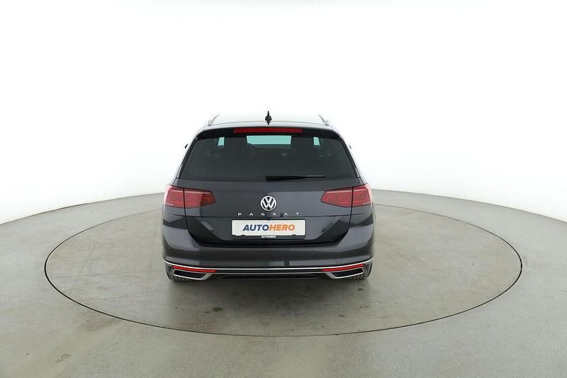 Gebraucht VW Passat Elegance 190 PS (139 kW) 2020 Grau Kombi