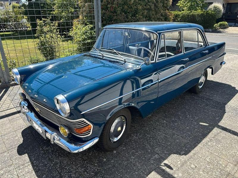 Blau Gebraucht 1962 Opel Rekord Limousine | 8.450 € - Bild 1/4