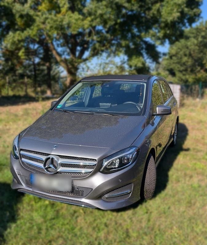 Grau Gebraucht 2018 Mercedes 200 Kombi | 21.000 € (Superpreis) - Bild 1/4