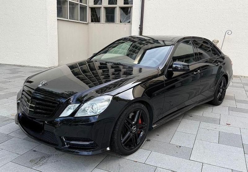 Gebraucht Mercedes E500 555 PS (408 kW) 2012 Schwarz Limousine
