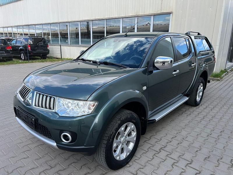 Grün Gebraucht 2010 Mitsubishi L200 Intense Abholung | 12.999 € (Etwas zu teuer) - Bild 1/4