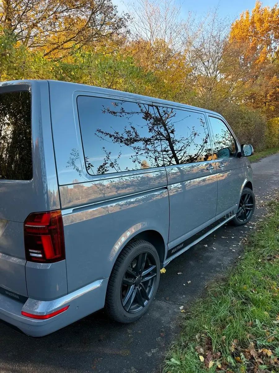 Gebraucht VW Multivan Generation Six 204 PS (150 kW) 2022 Grau Van / Kleinbus