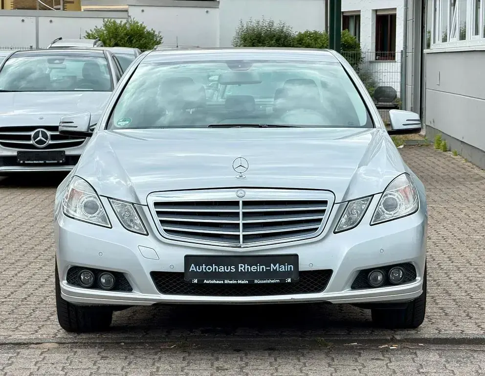 Gebraucht Mercedes E250 204 PS (150 kW) 2009 Silber Limousine