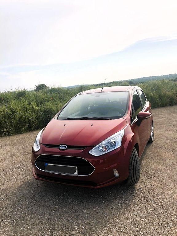 Rot Gebraucht 2017 Ford B-MAX Titanium Van / Kleinbus | 7.100 € (Guter Preis) - Bild 1/4