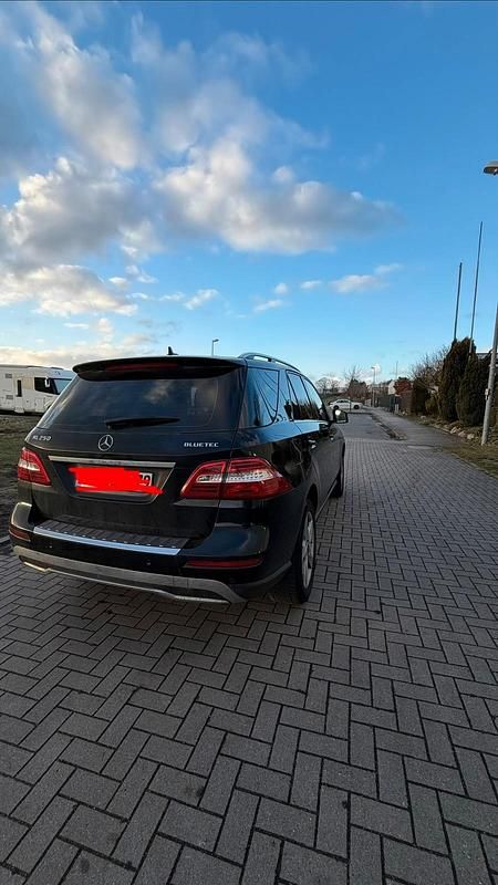 Gebraucht Mercedes ML250 204 PS (150 kW) 2013 Schwarz SUV