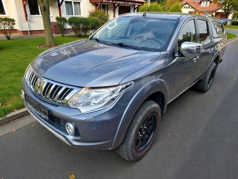 Grau Gebraucht 2016 Mitsubishi L200 Abholung | 11.100 € - Bild 1/4