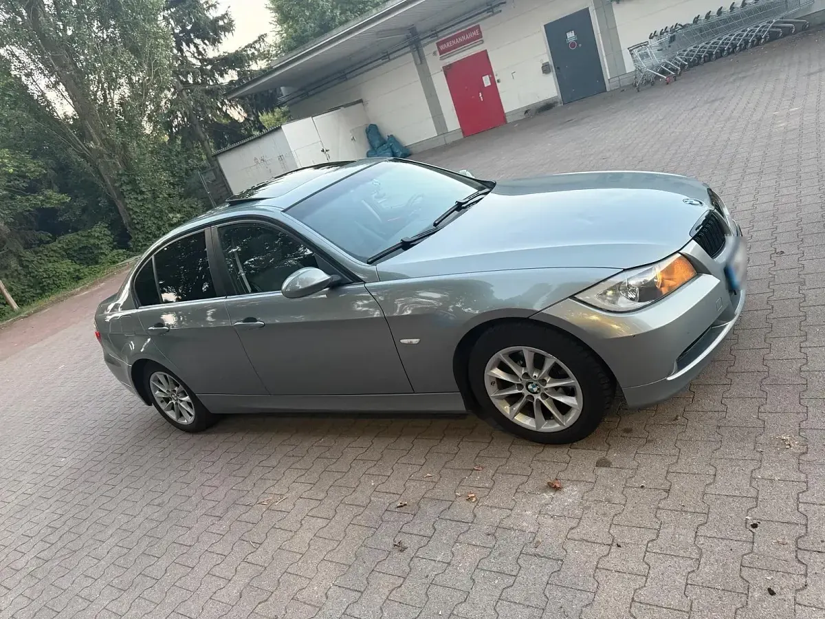 Gebraucht BMW 320 150 PS (110 kW) 2005 Grau Limousine
