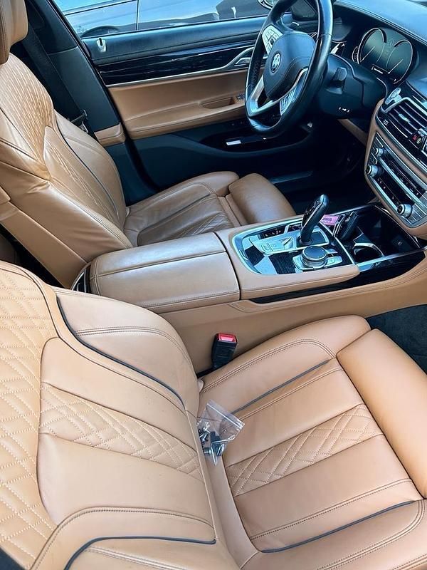 Gebraucht BMW 750 449 PS (330 kW) 2018 Schwarz Limousine