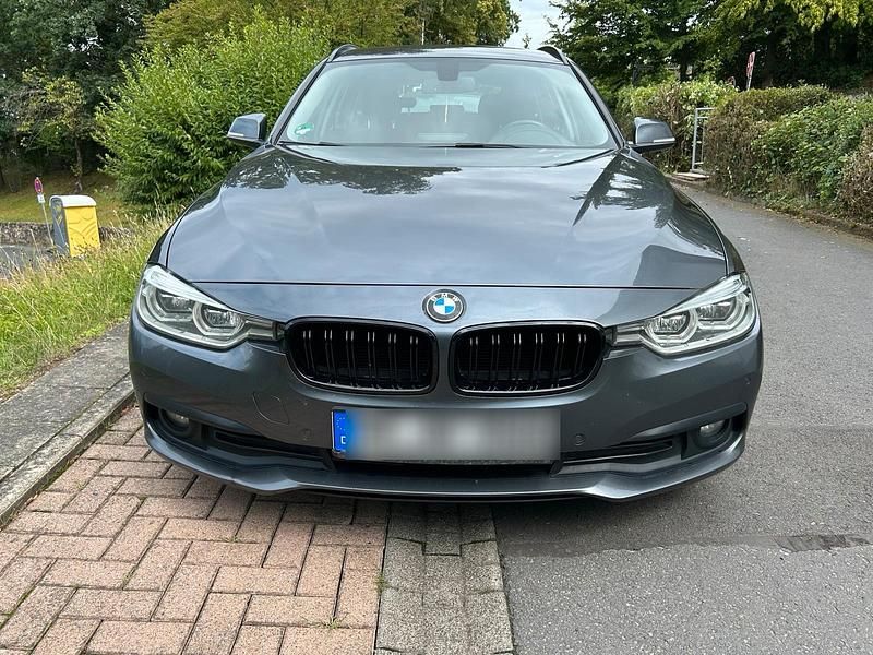 Grau Gebraucht 2017 BMW 320 Kombi | 11.999 € (Fairer Preis) - Bild 1/4