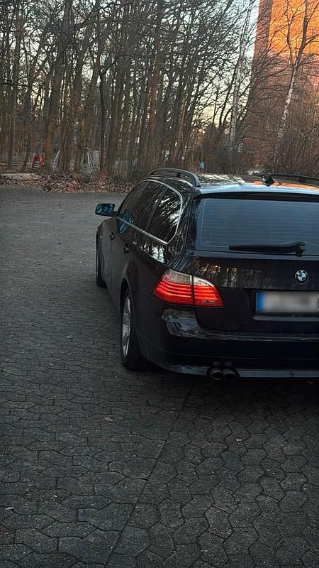 Gebraucht BMW 525 197 PS (144 kW) 2008 Schwarz Kombi