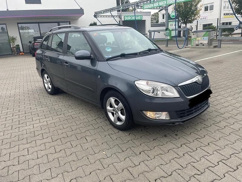 Grau Gebraucht 2010 Skoda Fabia Kombi | 1.700 € (Superpreis) - Bild 1/4