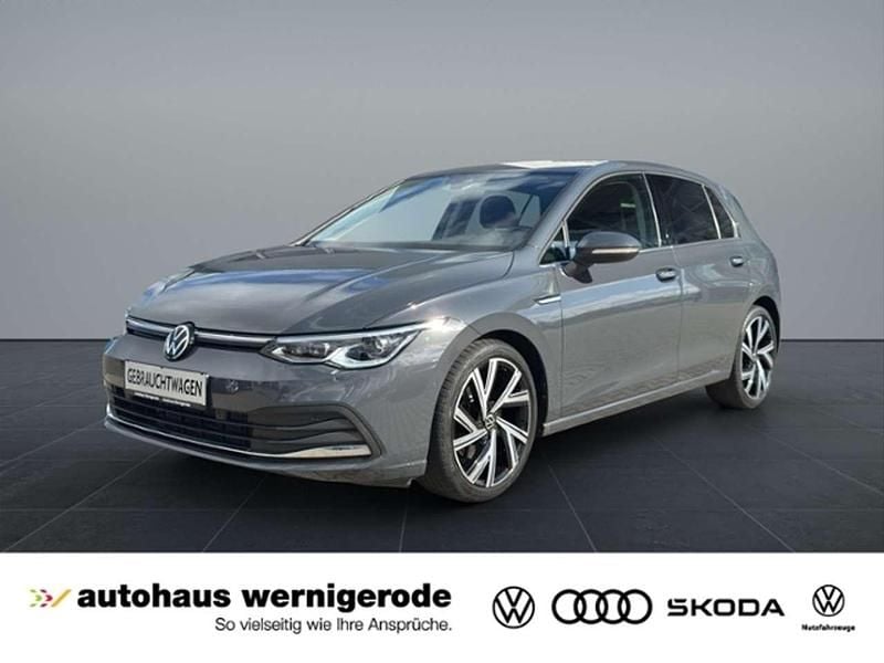 Grau Gebraucht 2022 VW Golf VIII Style Limousine | 28.439 € (Guter Preis) - Bild 1/4