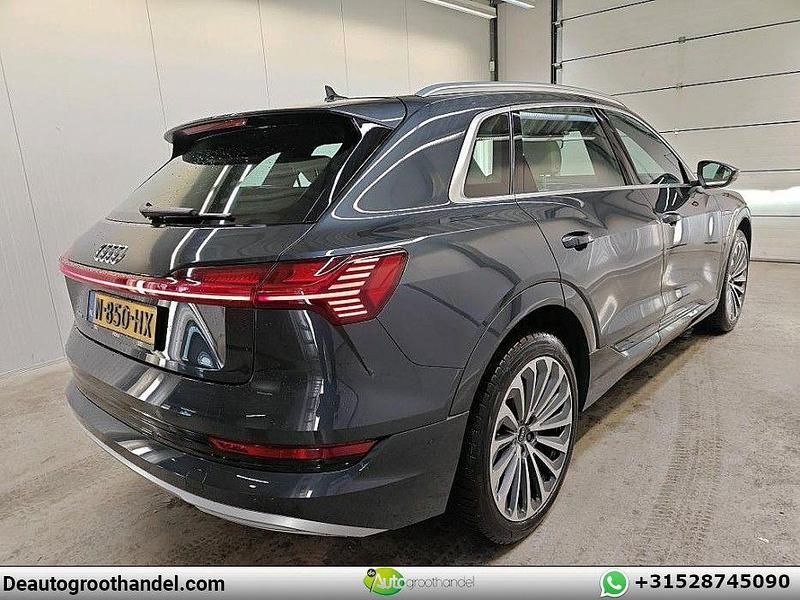 Second-hand Audi e-tron Advanced 230 kW (313 CP) 2021 Gri SUV