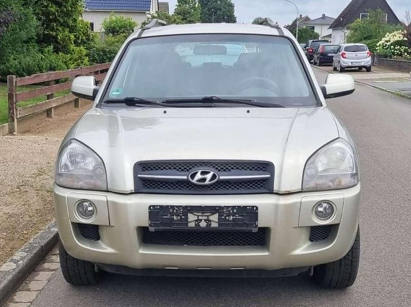 New mid silver Gebraucht 2008 Hyundai Tucson GLS SUV | 1.599 € (Fairer Preis) - Bild 1/4