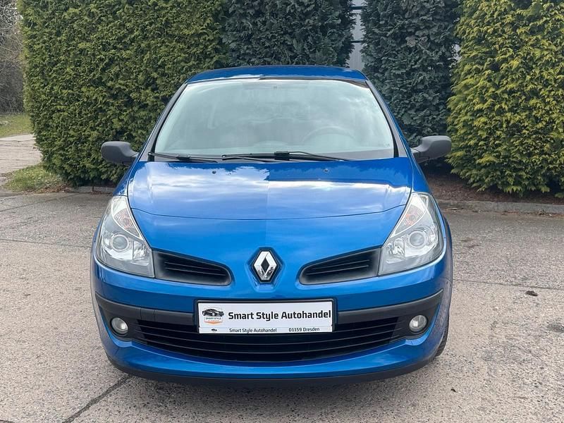 Gebraucht Renault Clio II 75 PS (55 kW) 2008 Blau Kleinwagen