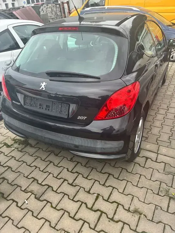 Gebraucht Peugeot 207 Urban Move 95 PS (69 kW) 2008 Schwarz Limousine