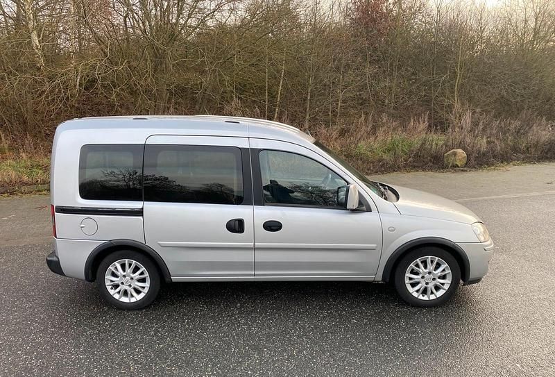 Gebraucht Opel Combo Sport 75 PS (55 kW) 2008 Silber Van / Kleinbus