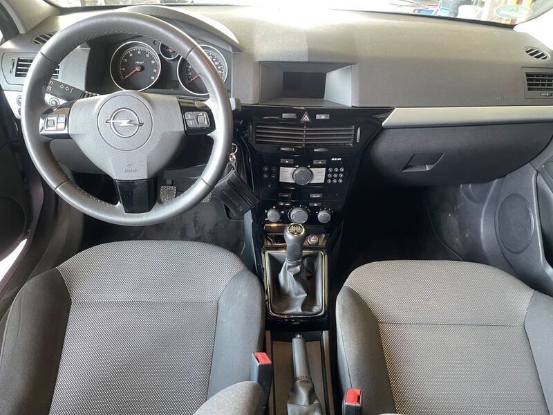 Gebraucht Opel Astra GTC Edition 90 PS (66 kW) 2010 Silber Coupé