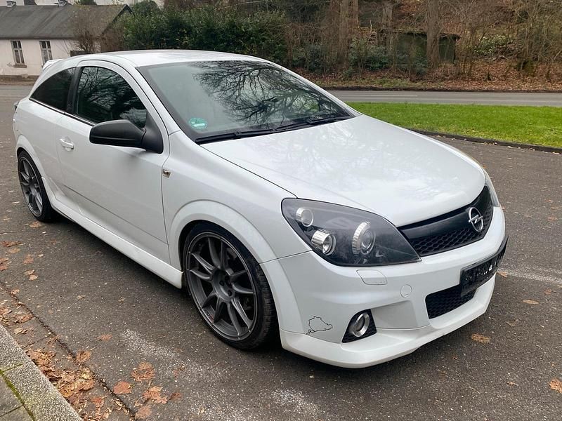 Gebraucht Opel Astra GTC Edition 241 PS (177 kW) 2008 Weiß Coupé