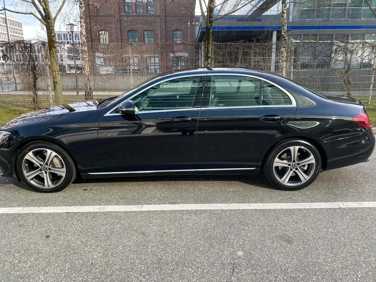 Gebraucht Mercedes E350 258 PS (189 kW) 2017 Schwarz Limousine