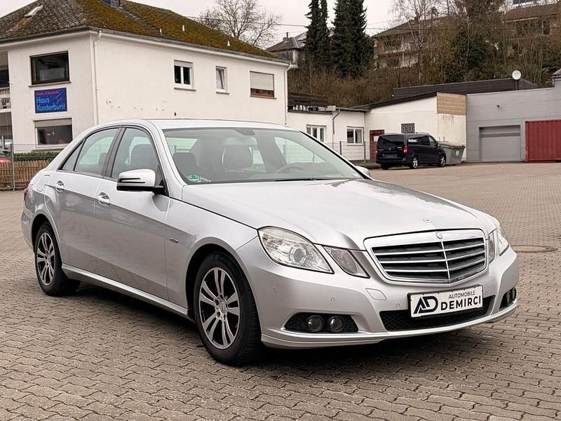Gebraucht Mercedes E220 170 PS (125 kW) 2010 Silber Limousine