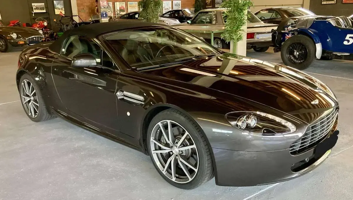 Gebraucht Aston Martin V8 Vantage 426 PS (313 kW) 2011 Grau Cabrio