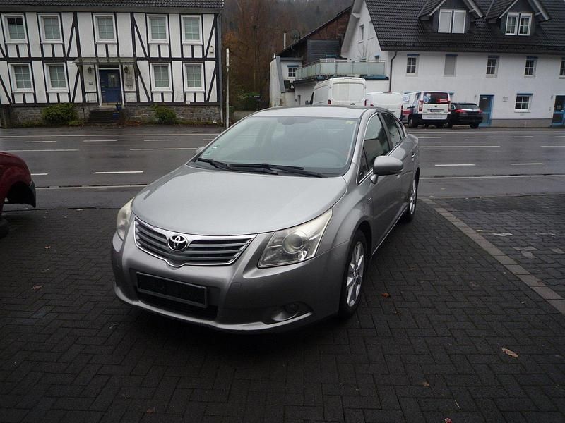Silber Gebraucht 2011 Toyota Avensis Limousine | 4.950 € - Bild 1/4