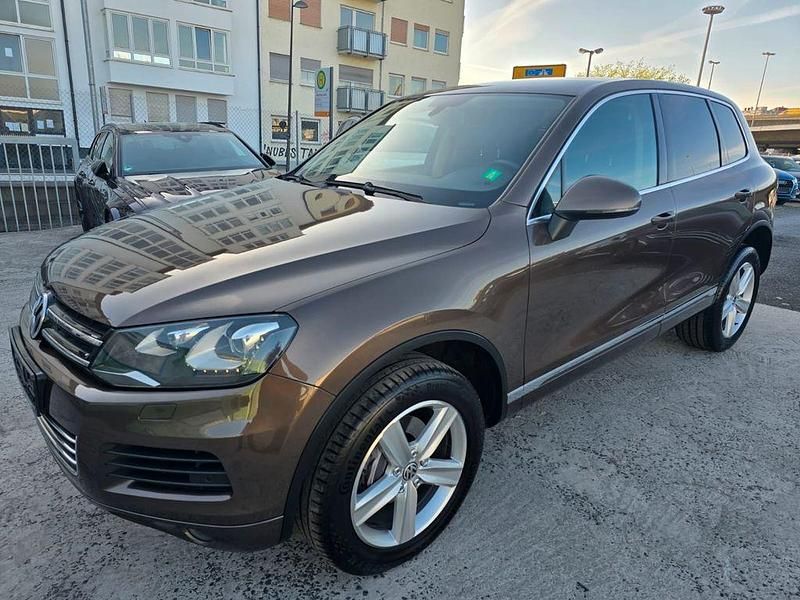 Braun Gebraucht 2011 VW Touareg SUV | 11.690 € (Etwas zu teuer) - Bild 1/4