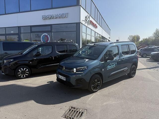 Blau (kiama blau) Gebraucht 2024 Citroën Berlingo PureTech Van / Kleinbus | 23.999 € (Fairer Preis) - Bild 1/4