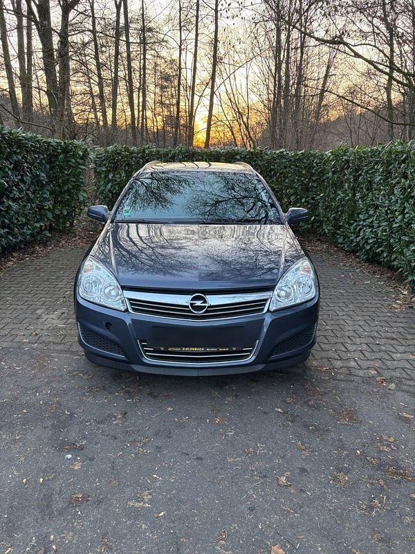 Blau Gebraucht 2009 Opel Astra Edition Kombi | 2.000 € (Fairer Preis) - Bild 1/4