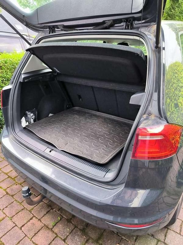 Grau Gebraucht 2017 VW Golf VII Trendline Kombi | 12.650 € (Etwas zu teuer) - Bild 1/4