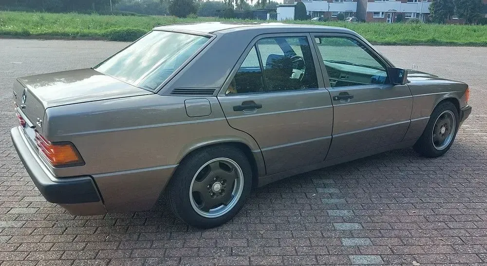 Gebraucht Mercedes 190 122 PS (89 kW) 1992 Limousine