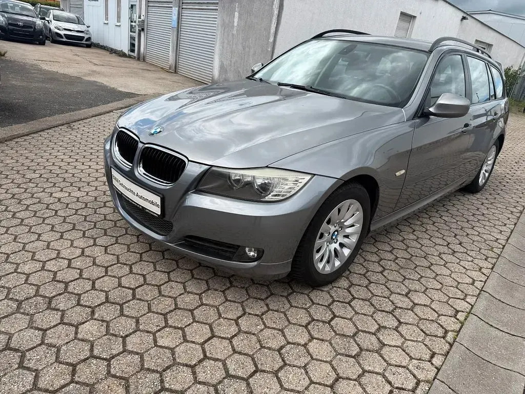 Gebraucht BMW 318 143 PS (105 kW) 2009 Grau Kombi