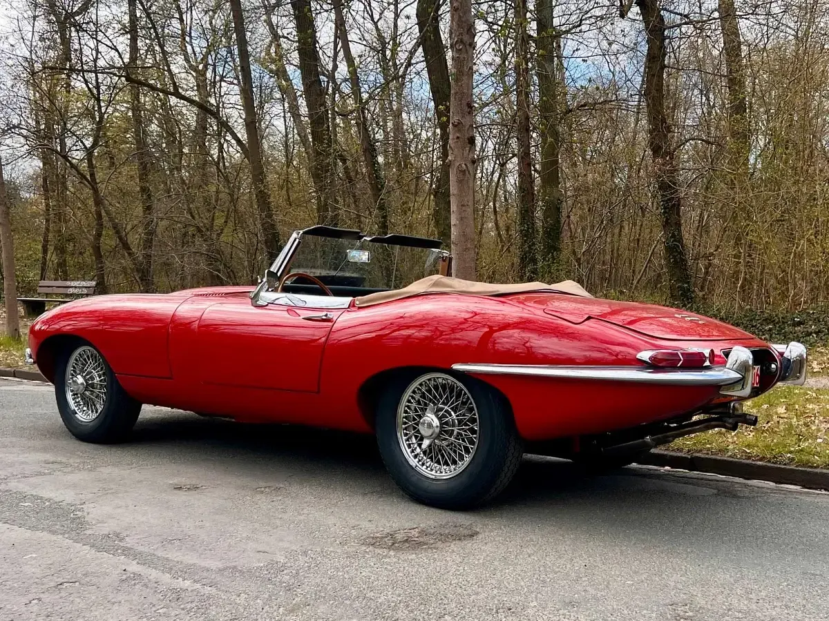 Käytetty Jaguar E-Type 265 HP (194 kW) 1966 Punainen Avoauto