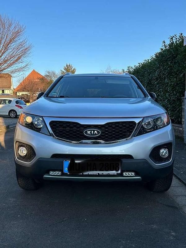 Grau Gebraucht 2011 Kia Sorento Attract SUV | 7.500 € - Bild 1/4