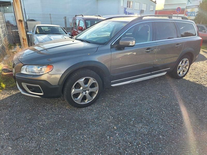 Grau Gebraucht 2011 Volvo XC70 Summum Limousine | 8.900 € (Superpreis) - Bild 1/4