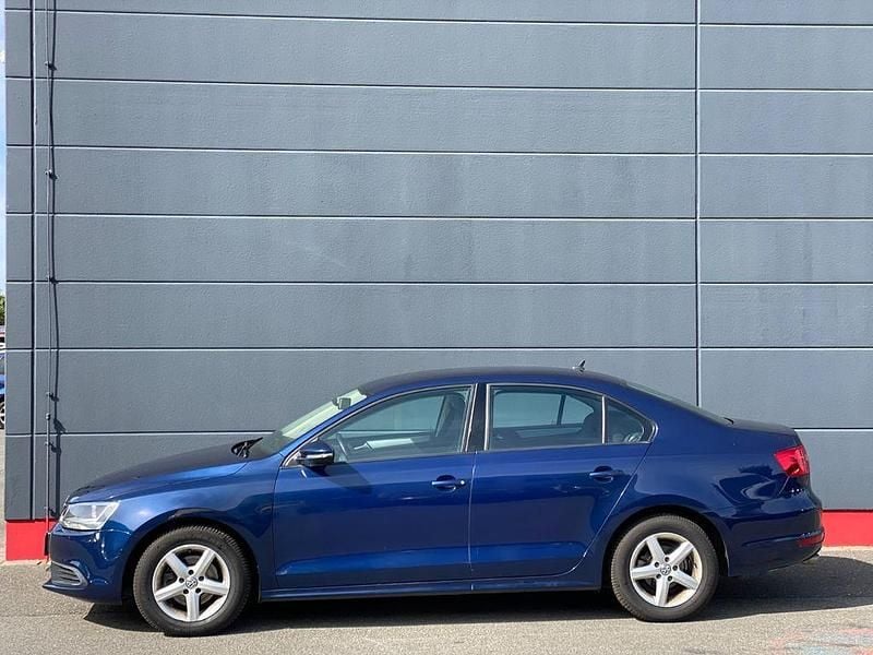 Gebraucht VW Jetta Trendline 116 PS (85 kW) 2018 Blau Limousine