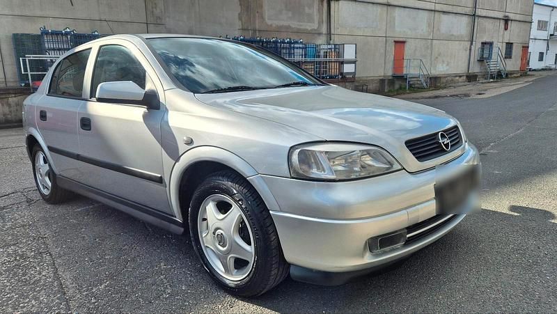 Gebraucht Opel Astra 101 PS (74 kW) 2000 Silber Limousine