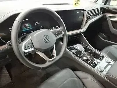 Gebraucht VW Touareg Elegance 231 PS (169 kW) 2025 Siliziumgrau metallic SUV