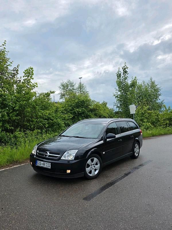 Schwarz Gebraucht 2004 Opel Vectra Cosmo Kombi | 1.700 € - Bild 1/4