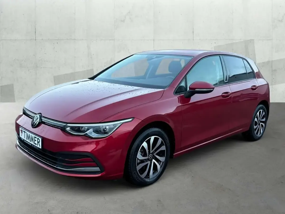 Gebraucht VW Golf VIII Active 131 PS (96 kW) 2022 Rot Limousine