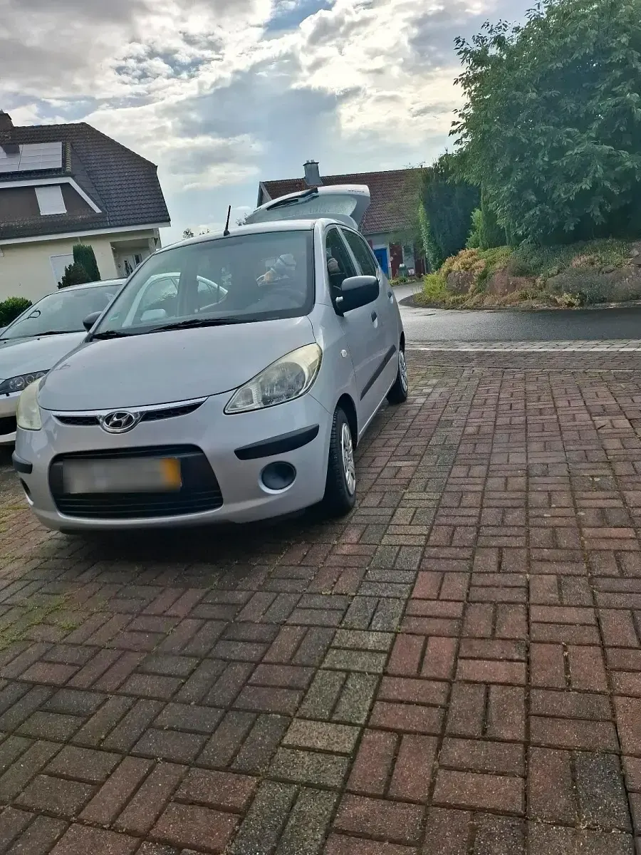 Gebraucht Hyundai i10 67 PS (49 kW) 2009 Silber Kleinwagen