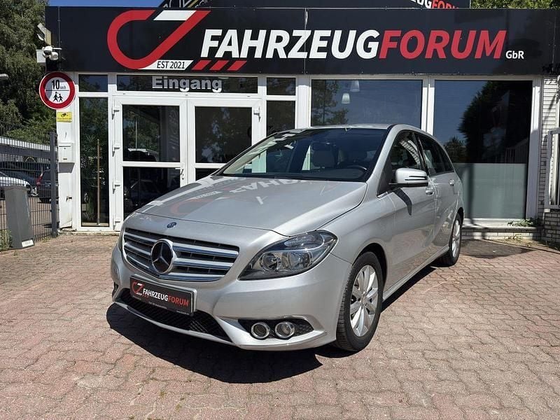 Silber Gebraucht 2014 Mercedes B180 Van / Kleinbus | 12.900 € (Guter Preis) - Bild 1/2