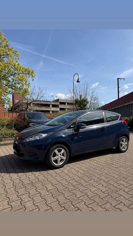 Gebraucht Ford Fiesta 82 PS (60 kW) 2010 Blau Kleinwagen