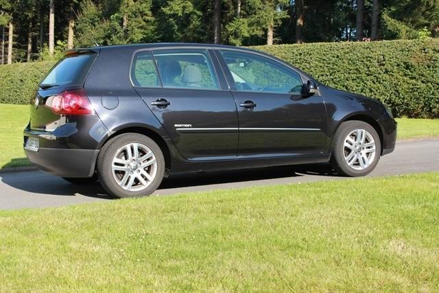 Schwarz metallic Gebraucht 2008 VW Golf VI Trendline Kleinwagen | 8.500 € - Bild 1/3